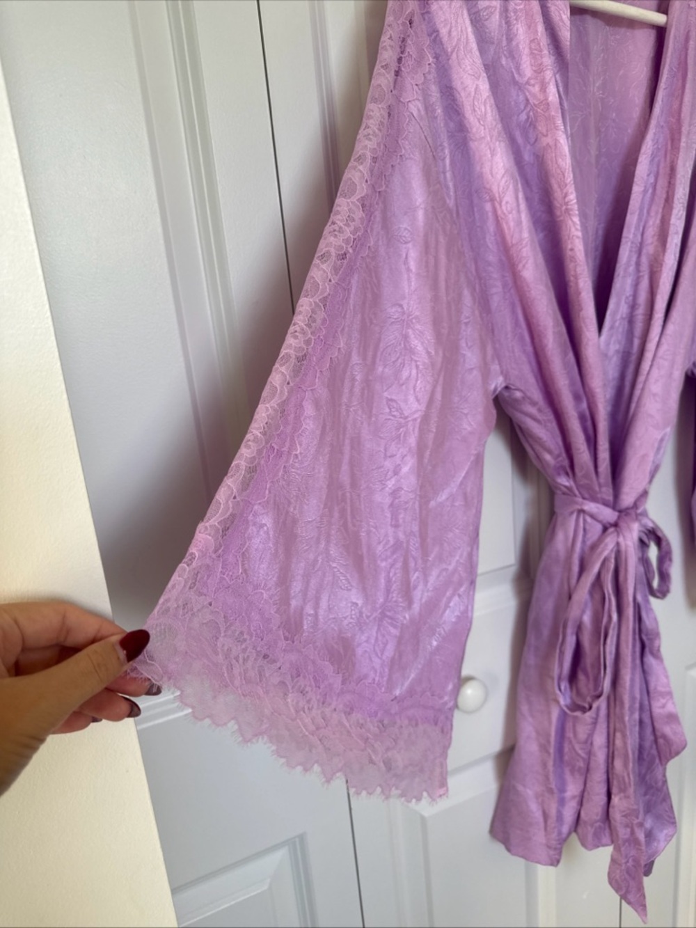 Victoria's Secret Lace Trim Viscose Robe Size M/L Lilac Flowery Pattern Bridal - Picture 2 of 15